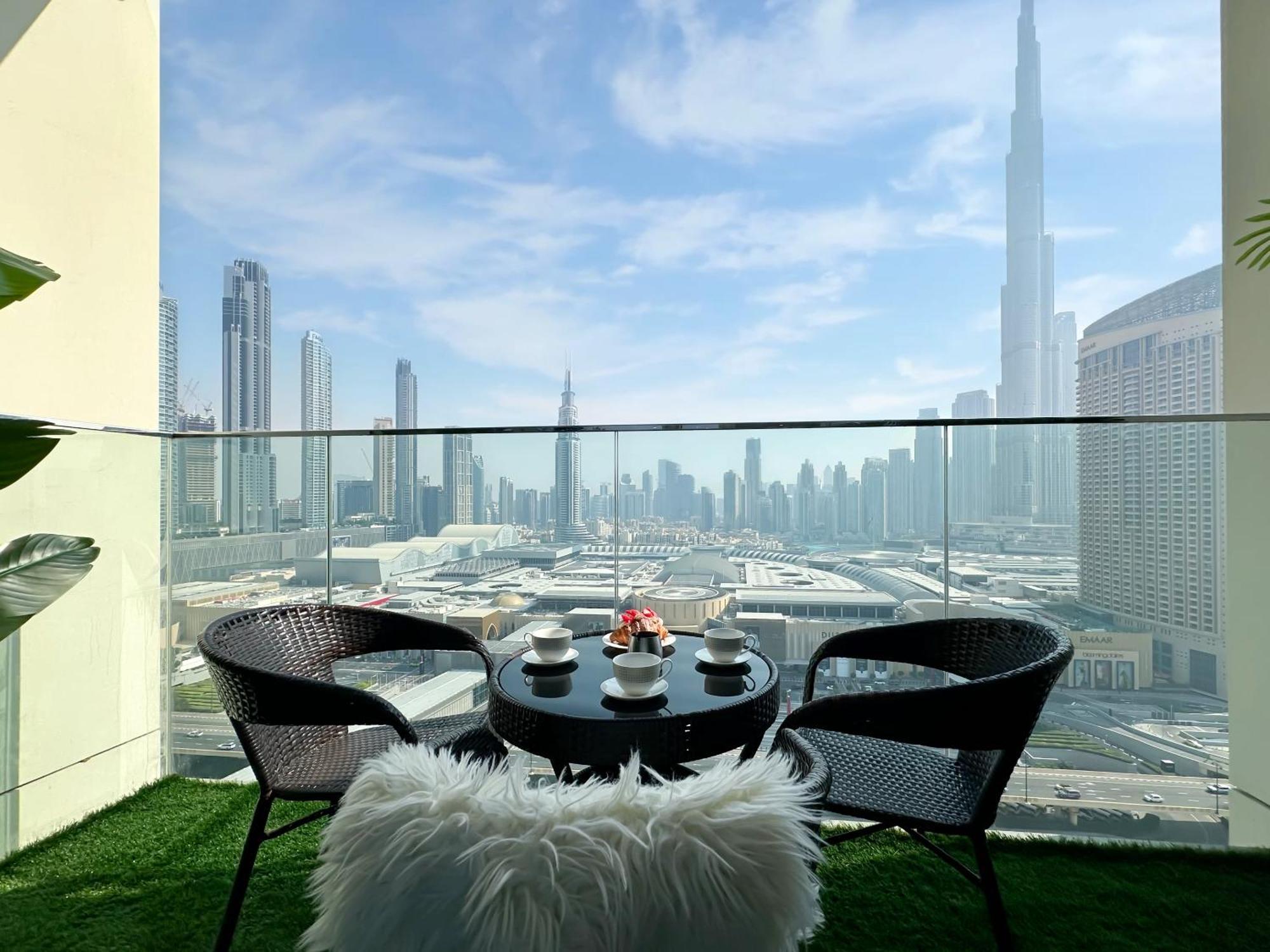 Stylish 2 Bedroom Dior-Inspired Apartment Connected To Dubai Mall Bagian luar foto