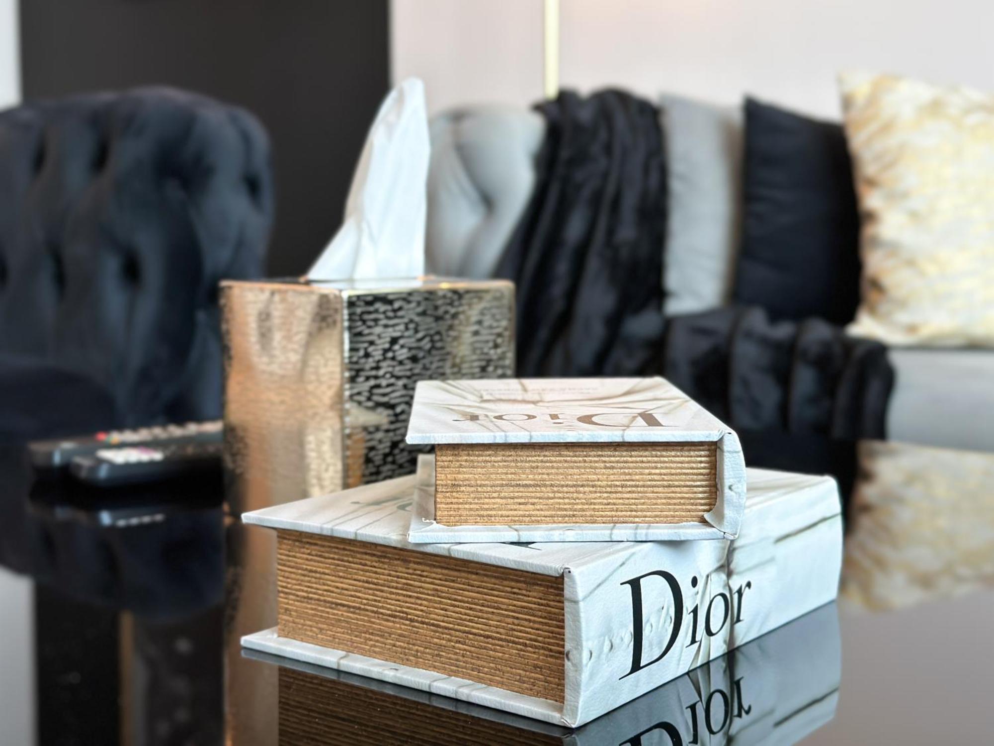 Stylish 2 Bedroom Dior-Inspired Apartment Connected To Dubai Mall Bagian luar foto