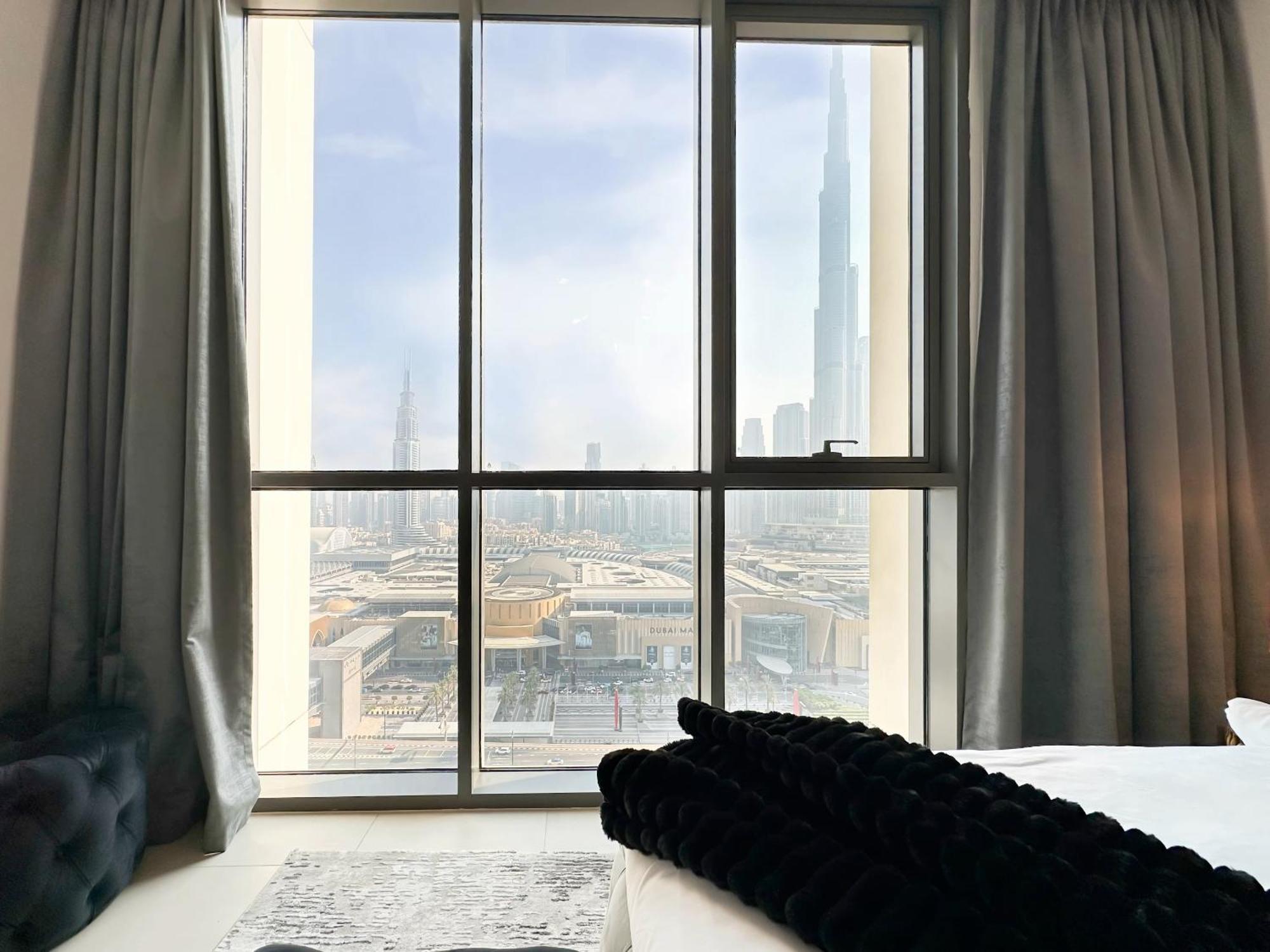 Stylish 2 Bedroom Dior-Inspired Apartment Connected To Dubai Mall Bagian luar foto