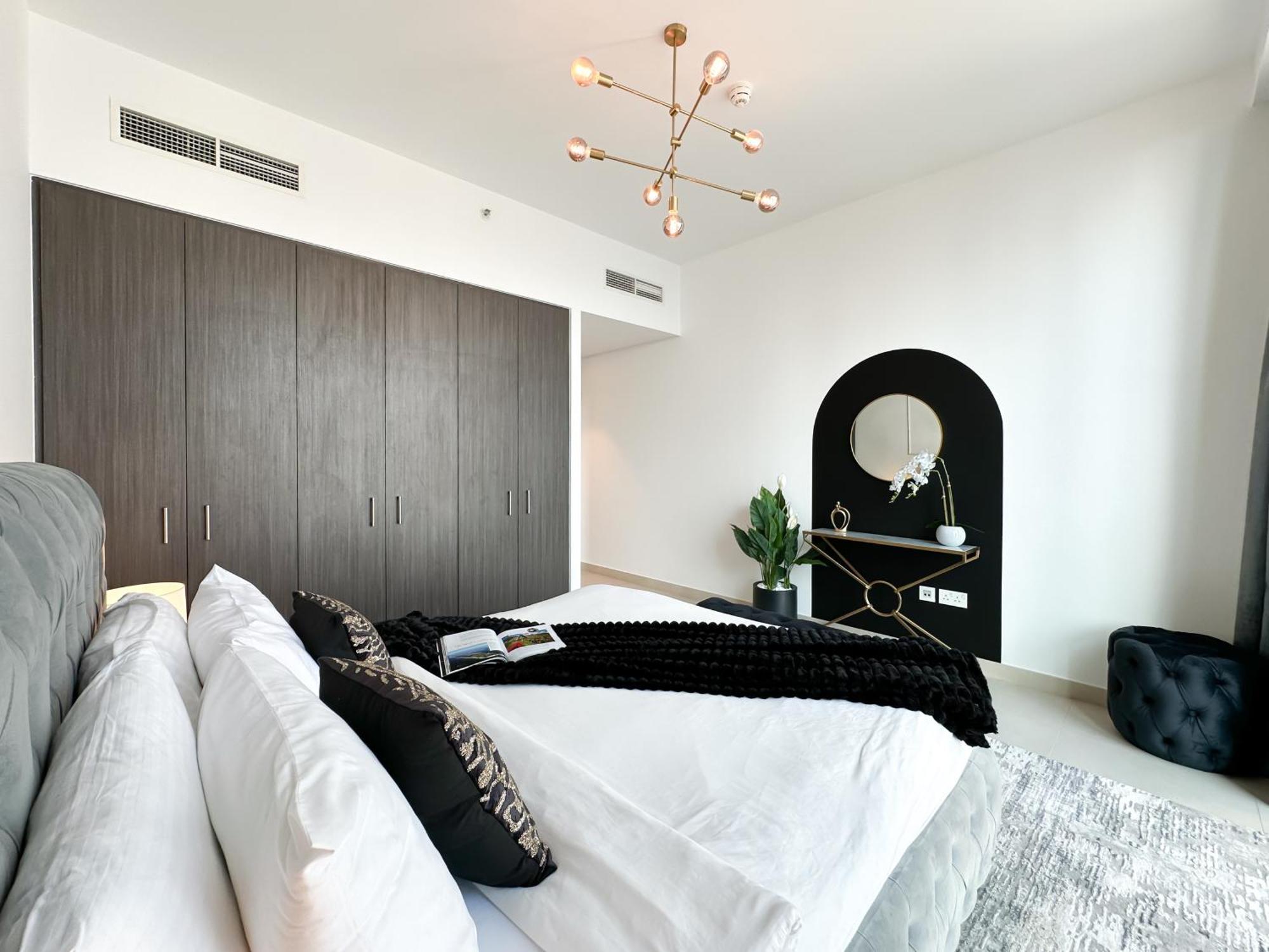 Stylish 2 Bedroom Dior-Inspired Apartment Connected To Dubai Mall Bagian luar foto